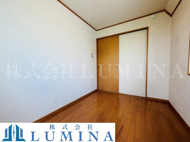 国領町四丁目　中古戸建の洋室