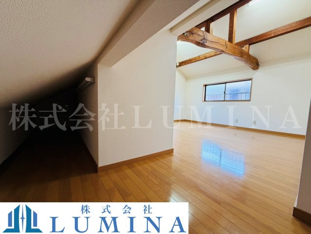 国領町四丁目　中古戸建の洋室