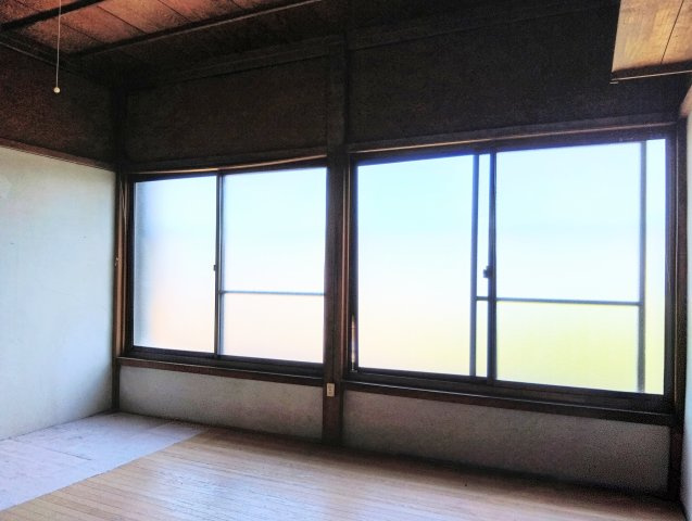 売中古戸建　藤枝市内瀬戸の洋室|二階南側の窓からは光がたくさん入ります！