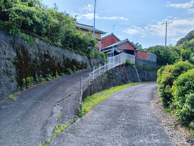 売中古戸建　藤枝市内瀬戸の外観|市道7地区130号線沿い（幅員3.0～3.4ｍ）