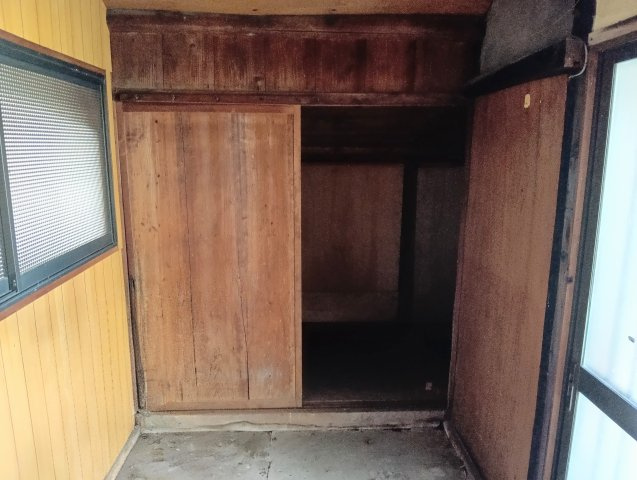 売中古戸建　藤枝市内瀬戸の収納|使い勝手の良い土間の脇の物置スペース！
