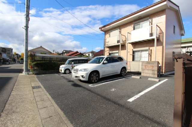 名古屋市北区楠味鋺５丁目のアパートの駐車場