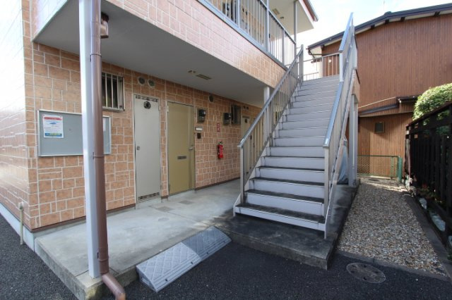 名古屋市北区楠味鋺５丁目のアパートのエントランス