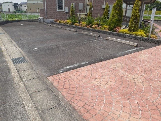 グランデールⅠの駐車場