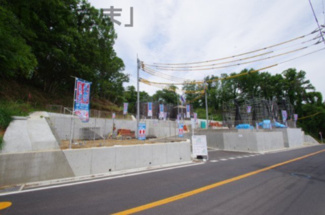 【前面道路含む現地写真】 | 【仲介手数料無料！！】町田市薬師台1丁目　新築戸建て（全13棟）1号棟　3980万円
