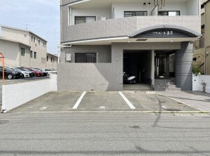 ソシエール高宮の外観|西鉄高宮駅徒歩１０分、オートロック、エレベータ完備して
防犯も安心♪メールボックスと宅配ボックス完備。
