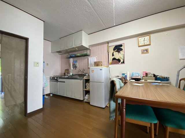 東熱海第2シーサイドハイツのキッチン|ゆとりのあるキッチンスペースです
