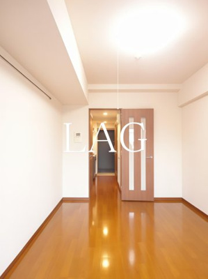 【居間・リビング】 | パークウェル三田 | 洋室のお部屋です。