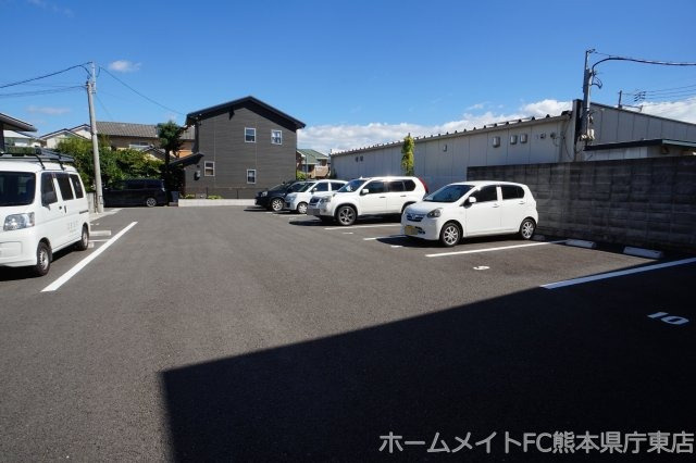 熊本市東区東京塚町の賃貸マンションの駐車場