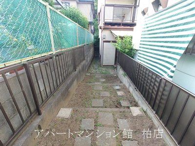 柏市戸張貸家の庭