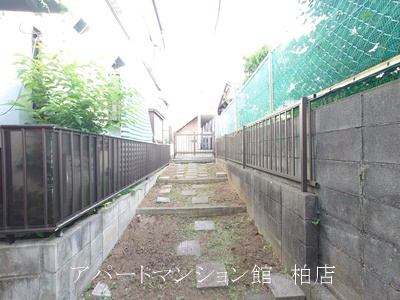 柏市戸張貸家の庭