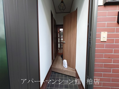 柏市戸張貸家の玄関