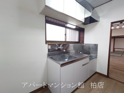 柏市戸張貸家のキッチン