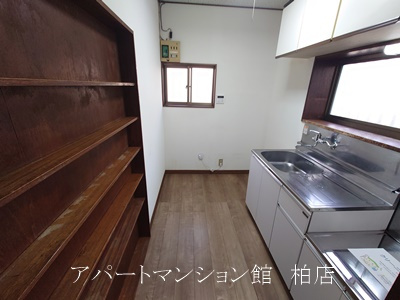柏市戸張貸家のキッチン