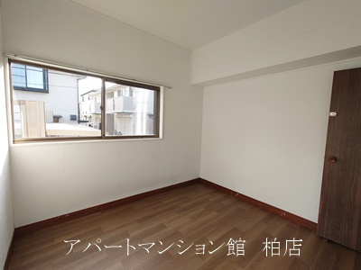 柏市戸張貸家の居間・リビング