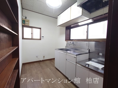 柏市戸張貸家のキッチン