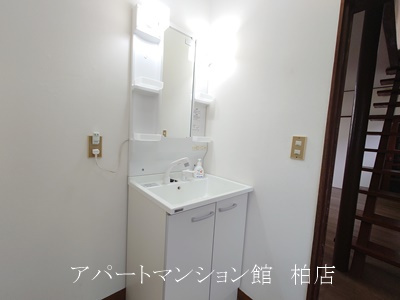 柏市戸張貸家の独立洗面台