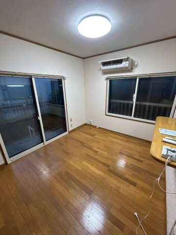府中市武蔵台１丁目の一戸建ての居間・リビング