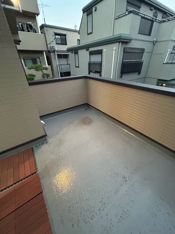 府中市武蔵台１丁目の一戸建てのバルコニー
