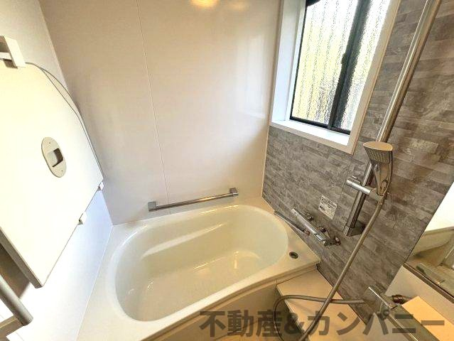 市坪南1丁目中古のおうち　松山市市坪南1丁目中古戸建の浴室|コンパクトで使いやすいお風呂です
