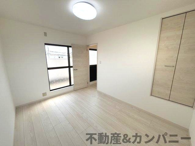 市坪南1丁目中古のおうち　松山市市坪南1丁目中古戸建の洋室|使い勝手のいい洋室です