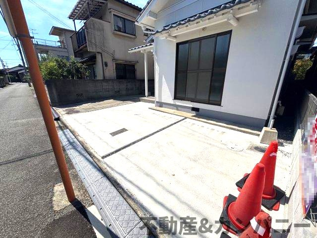 市坪南1丁目中古のおうち　松山市市坪南1丁目中古戸建の駐車場|車をお持ちの方に嬉しい駐車場付きの物件です