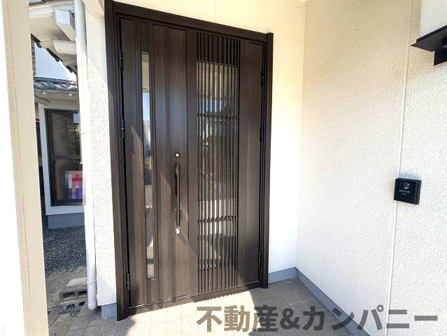 市坪南1丁目中古のおうち　松山市市坪南1丁目中古戸建の玄関|きれいな玄関です