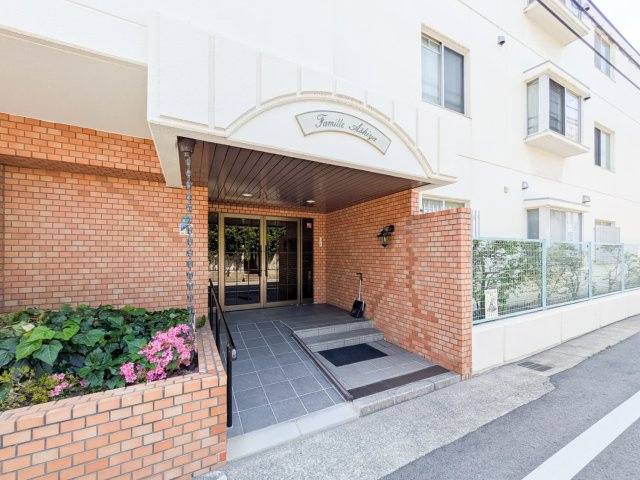 ファミール芦屋伊勢町のエントランス