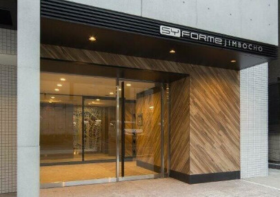 SYFORME JIMBOCHOのエントランス|落ち着いたエントランスです