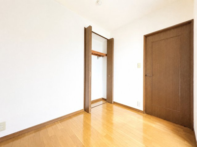 【洋室】 | リベルテ石川町弐番館 | ◆気持ちの良い風が室内へ入り込む居室。家具を配置しても広々ご利用いただけます！！