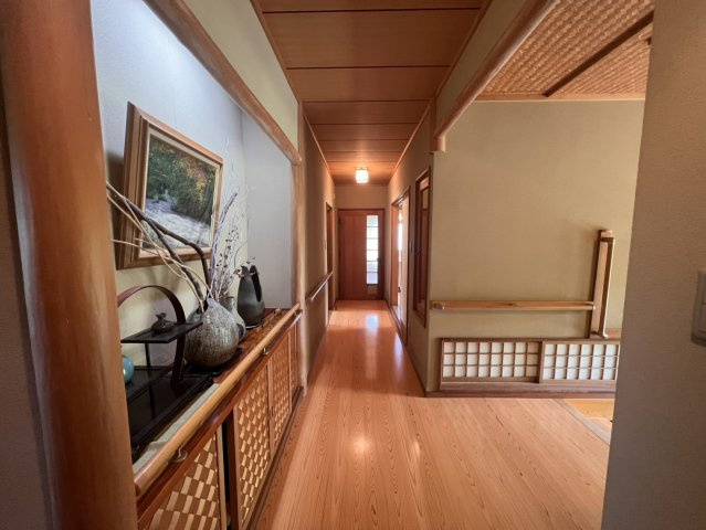 矢板市玉田　中古戸建　四季彩る日本庭園の平屋邸宅のその他|ホール