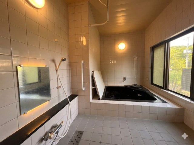 矢板市玉田　中古戸建　四季彩る日本庭園の平屋邸宅の浴室