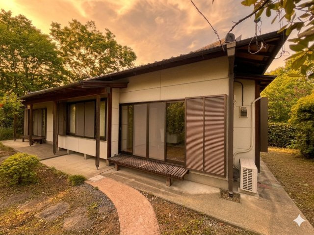 矢板市玉田　中古戸建　四季彩る日本庭園の平屋邸宅の外観