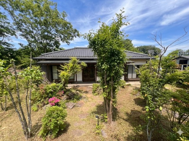 矢板市玉田　中古戸建　四季彩る日本庭園の平屋邸宅の庭