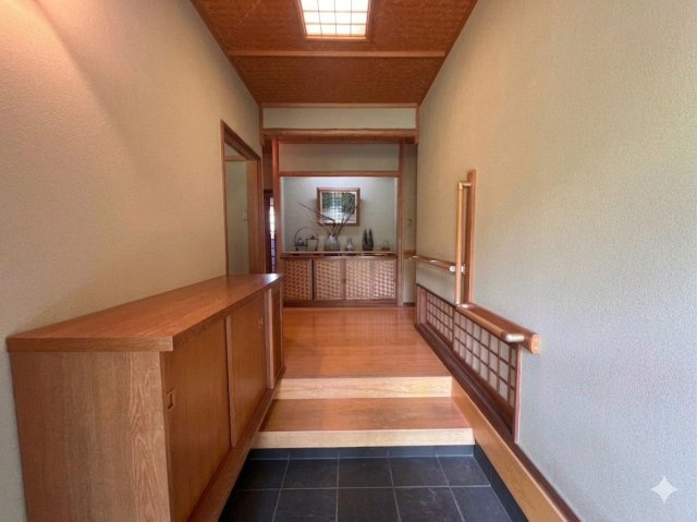 矢板市玉田　中古戸建　四季彩る日本庭園の平屋邸宅の玄関