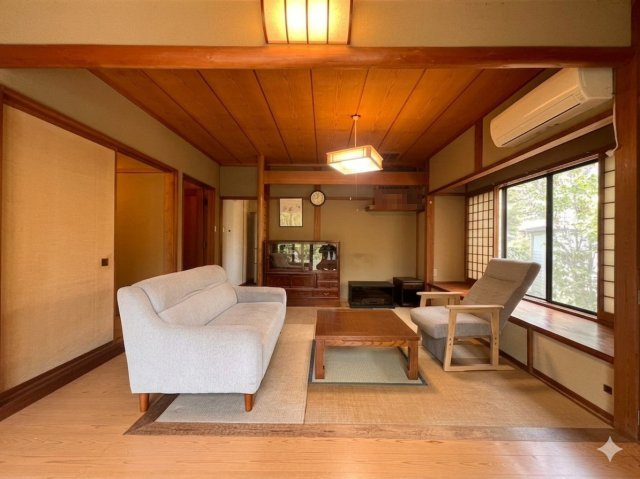 矢板市玉田　中古戸建　四季彩る日本庭園の平屋邸宅の居間・リビング