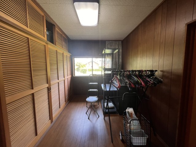 矢板市玉田　中古戸建　四季彩る日本庭園の平屋邸宅の洋室