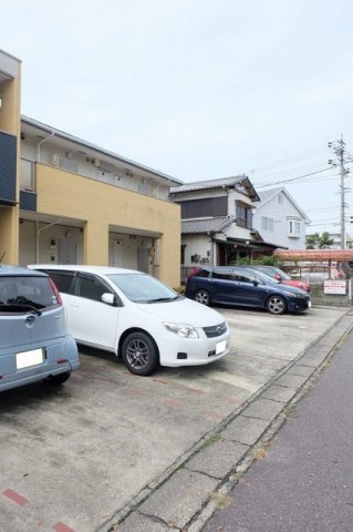 ヴィラ　ブライトの駐車場|駐車スペースもあります