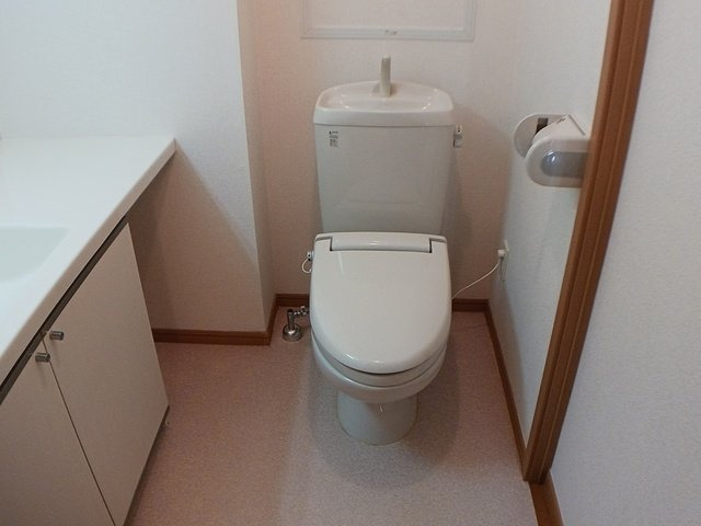 ヴィラ　ブライトのトイレ|コンパクトで使いやすいトイレです