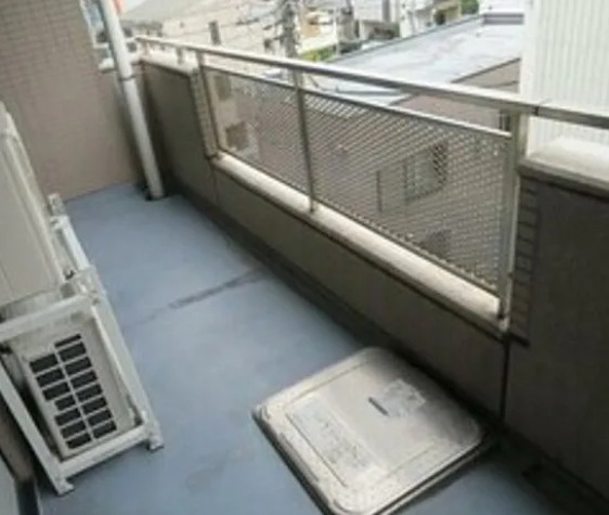 新佐川ビルのバルコニー