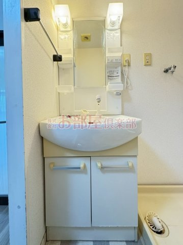 シェル幹の洗面所|明るい洗面所です
