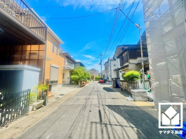 八幡市川口東扇　の前面道路含む現地写真