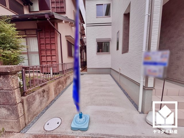 八幡市川口東扇　の駐車場