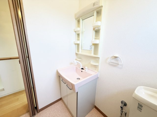 瀬戸南町一戸建（山本邸）の独立洗面台