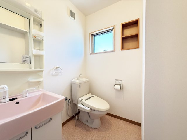 瀬戸南町一戸建（山本邸）のトイレ