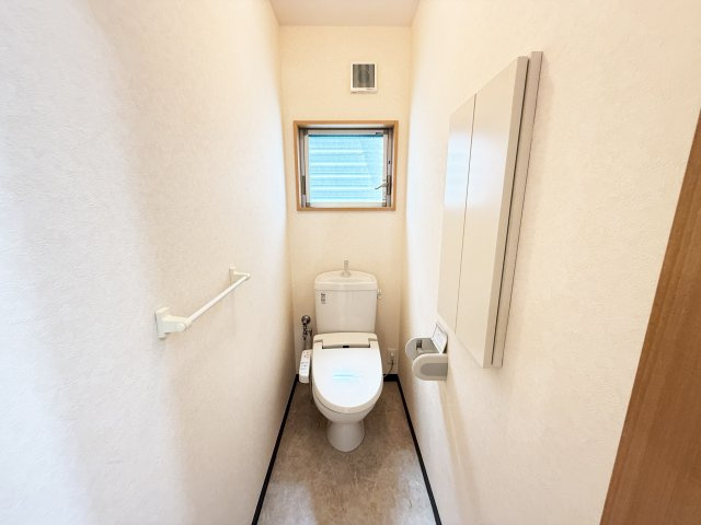 瀬戸南町一戸建（山本邸）のトイレ