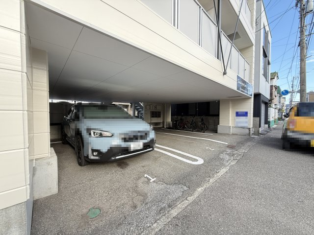 SINAJYURIME lana（シナジュライムラナ）の駐車場