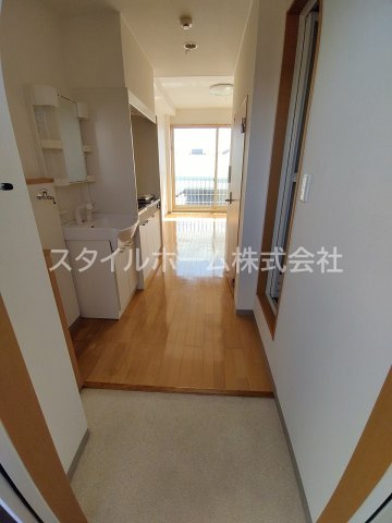 カーサフォルトゥーナの玄関|別部屋写真です。