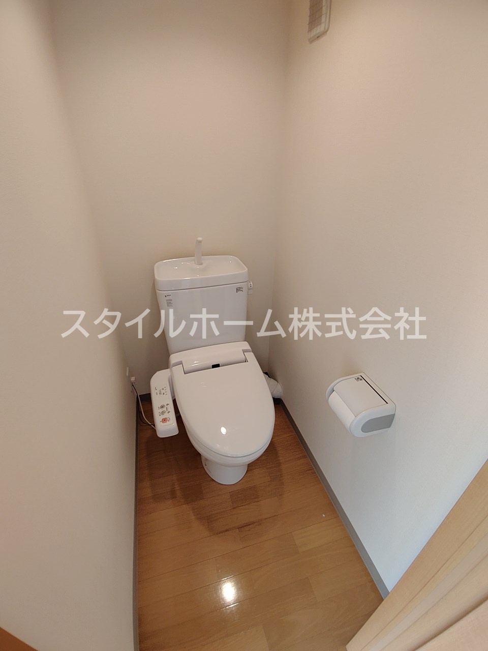 カーサフォルトゥーナのトイレ|別部屋写真です。