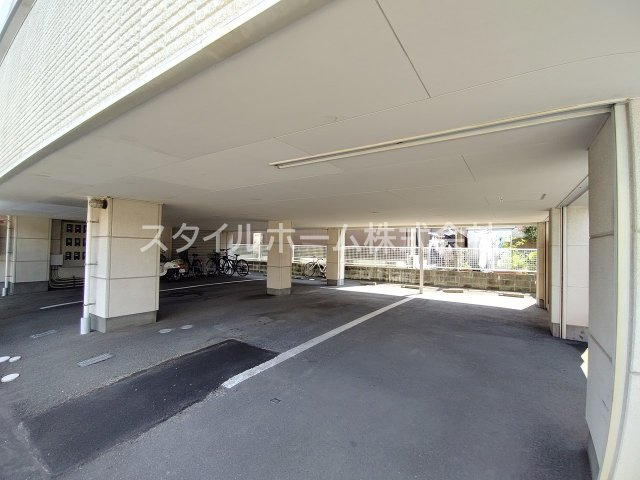 カーサフォルトゥーナの駐車場